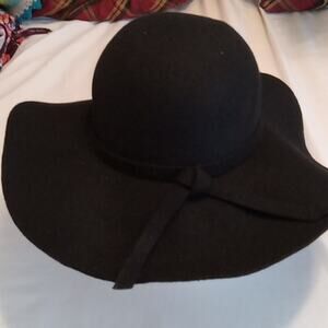 Black 100% Wool Round Hat Classy